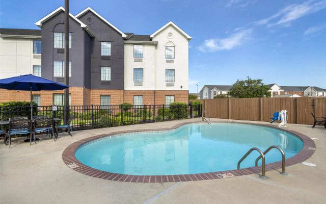 Best Western Plus Executive Hotel & Suites