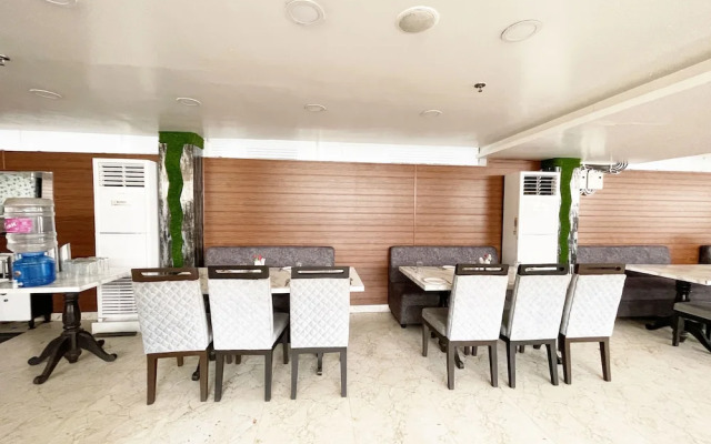 TBS Sea View - Full AC- Pool & Breakfast