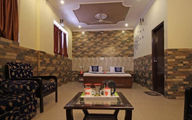 OYO 4798 Hotel Periwal Premium