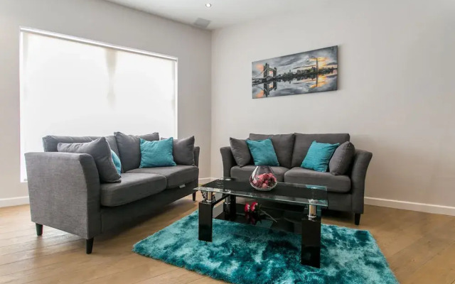 2 Bed Penthouse Style House in Camden Town