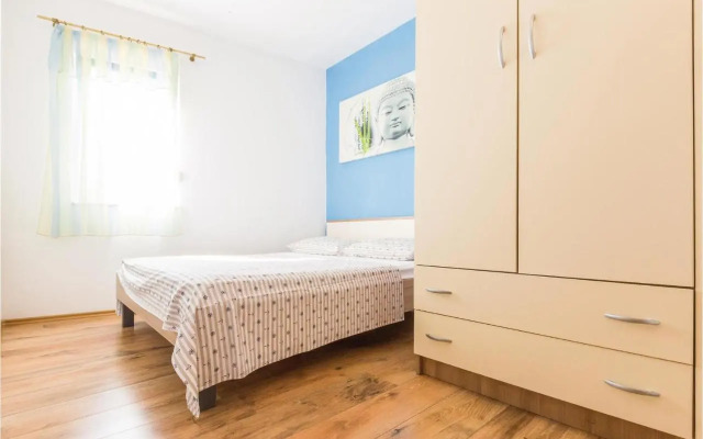 Three-Bedroom Apartment with Sea View in Baska Voda