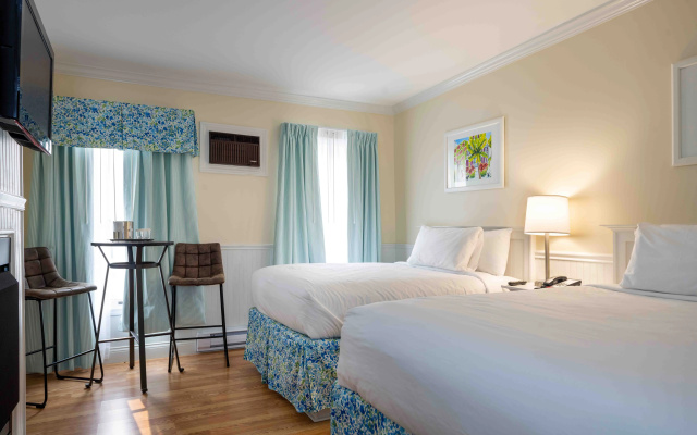 Colonial Inn in Harbor Springs
