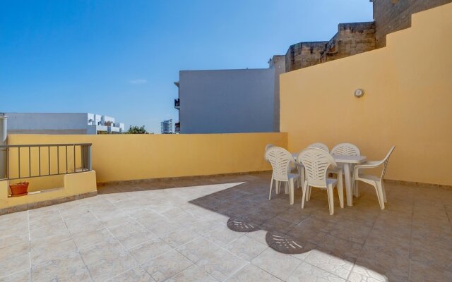 Modern 2 Bedroom Maisonette in Central Sliema