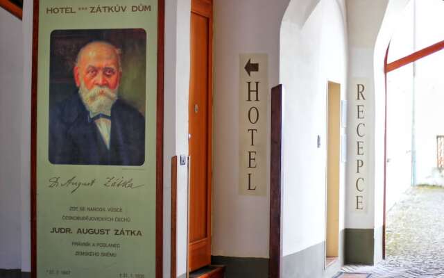 Hotel Zatkuv Dum