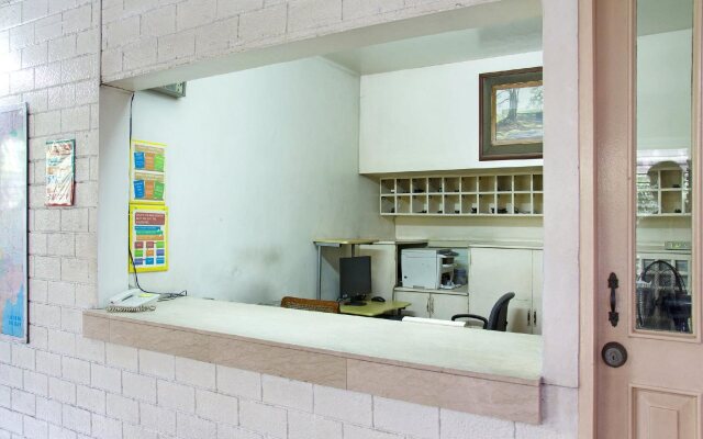 Broadway Court Apartelle