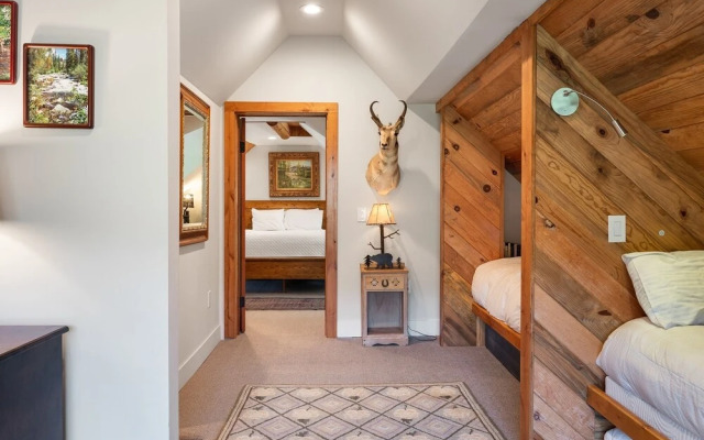 The River House 3 Bedroom Cabin