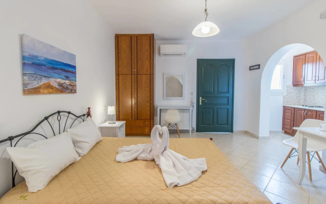 Iphimedeia Apartments & Suites