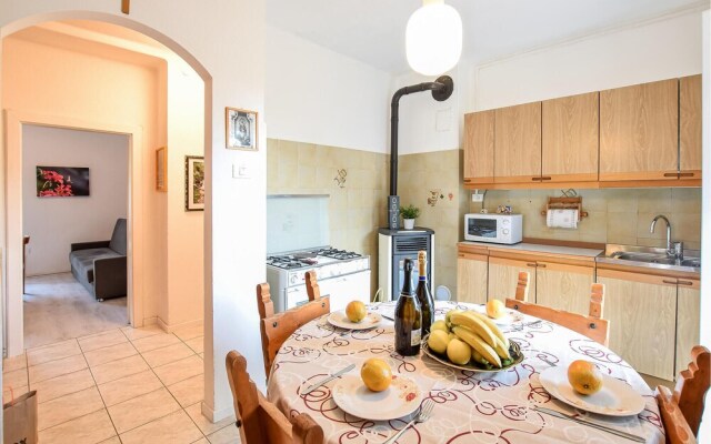 Stunning Apartment in Avio With 2 Bedrooms