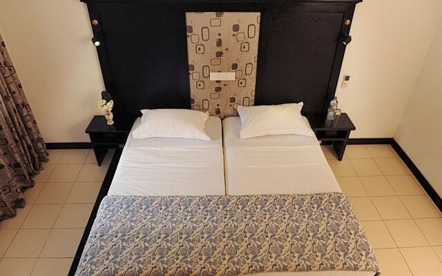 Dons Beach Hotel