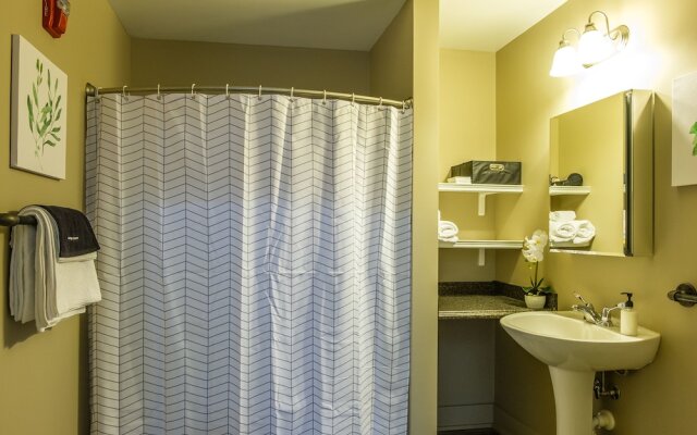 1 & 2 BR Apts w/ Gym, WiFi & Laundry by Frontdesk