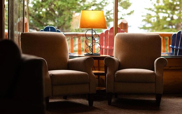 Overlander Mountain Lodge