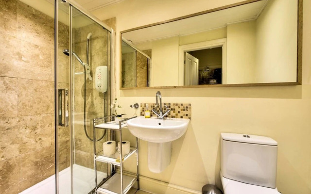 JOIVY Amazing Location! - Lovely Rose St Apt in New Town