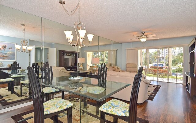 Vista Verde East by Vtrips