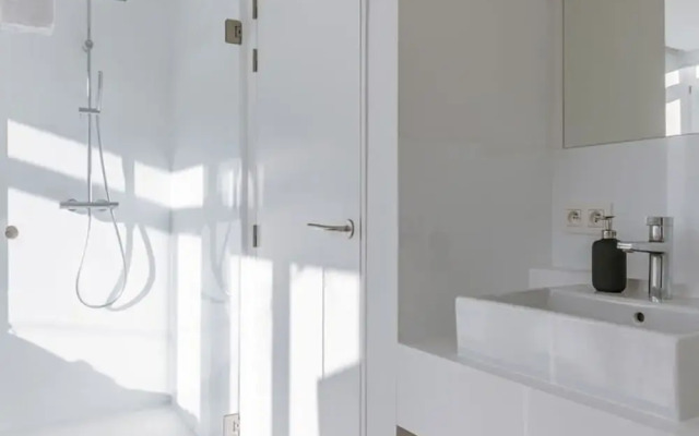 Bright Apartment Overlooking the 3 Towers of Ghent