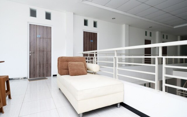 OYO 1884 Sunshine Hostel