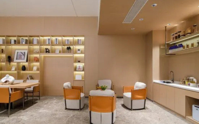 H Crystal Hotel (Shangqiu Ancient City First People's Hospital)