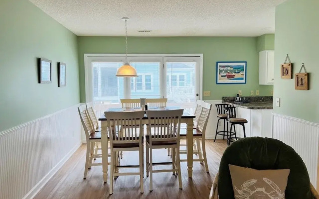 Tradewinds 4 Bedroom Home by RedAwning