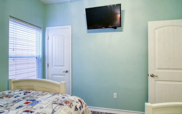 Moore Fun House by Silver Sands Vacation Rentals