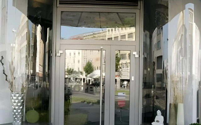 Central Hotel