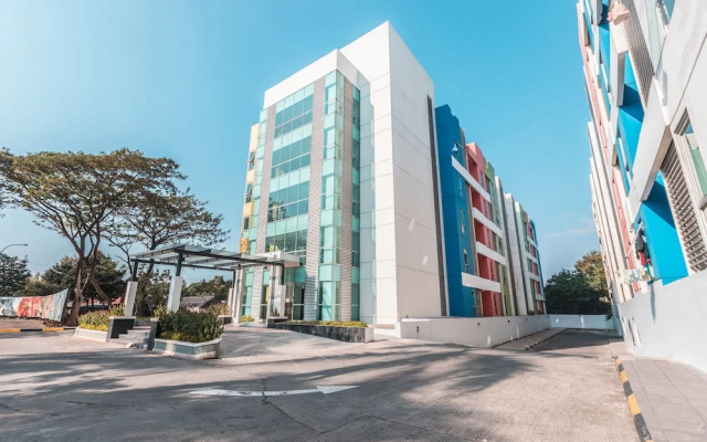 The Habitat by OYO Rooms