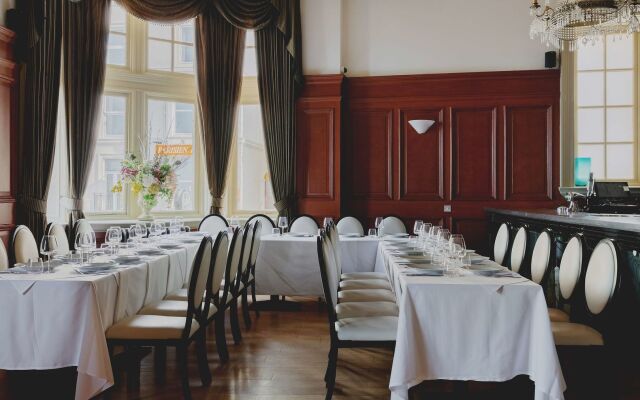 Queens Hotel