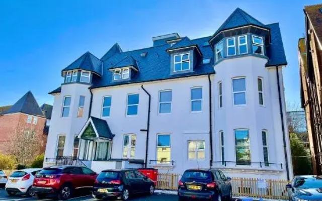 Stunning Sea Views, Family Apt; Free Parking & Gym