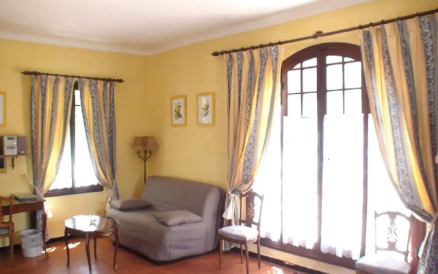 B&B With Charm - Quiet With Kitchen & sw Pool