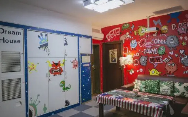 Jihe Light Luxury Art Hotel（Wuyi Square Station）