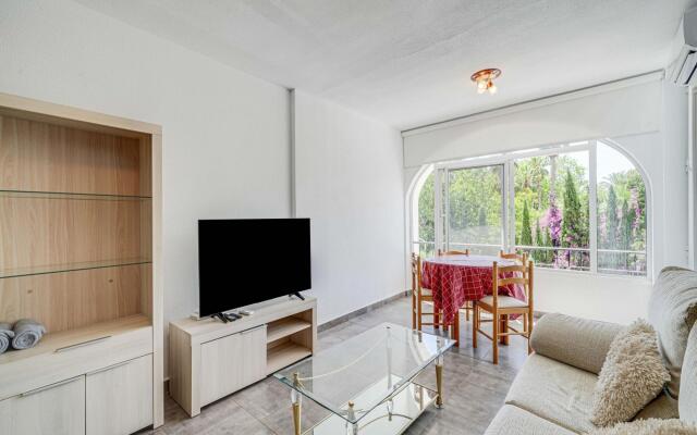 Snug holiday home in Villamartin with garden