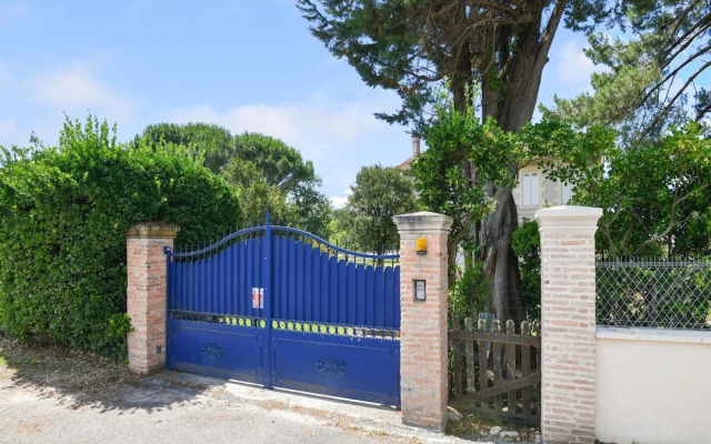 Villa in Lanton Near the Coast