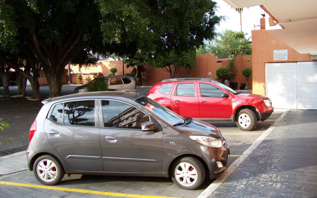 Country Plaza