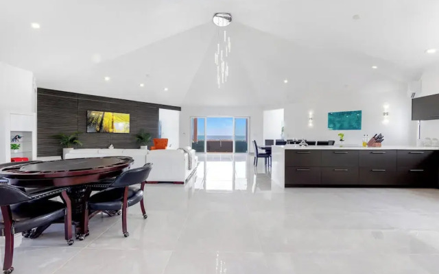 4-bed Villa, Pool, Parking