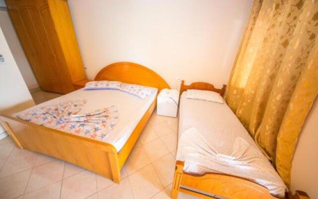 Isi Rooms