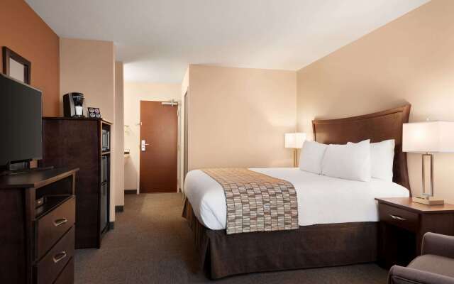 Travelodge by Wyndham Pincher Creek