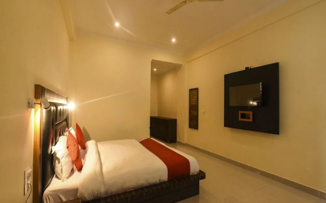 Raku's Place by OYO Rooms