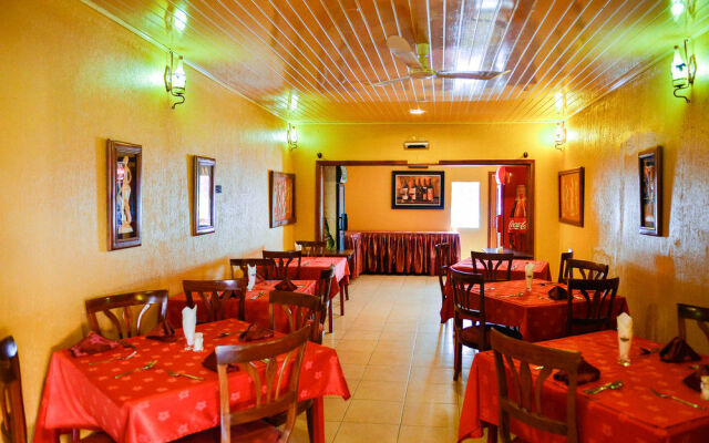 Cari Hotel