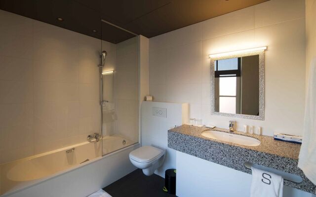 Square Hotel
