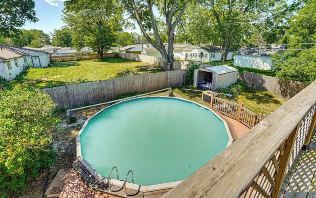 Private Pool & Yard: Pet-friendly Home in Toledo