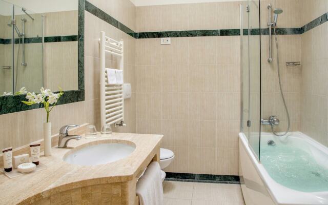 Arcom Palace Hotel