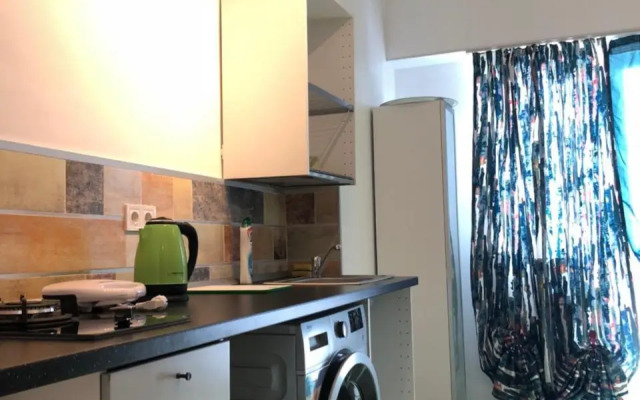 Green Apartment 6