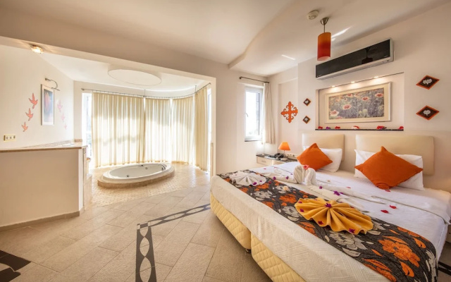 Tropical Deluxe Hotel