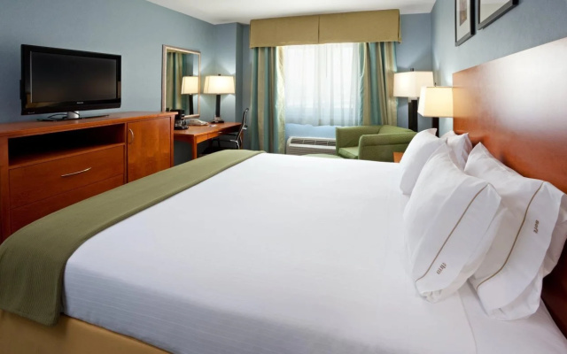 Holiday Inn Express Laguardia Airport