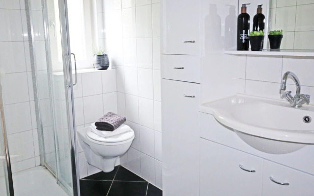 Nice chalet with dishwasher surrounded by greenery