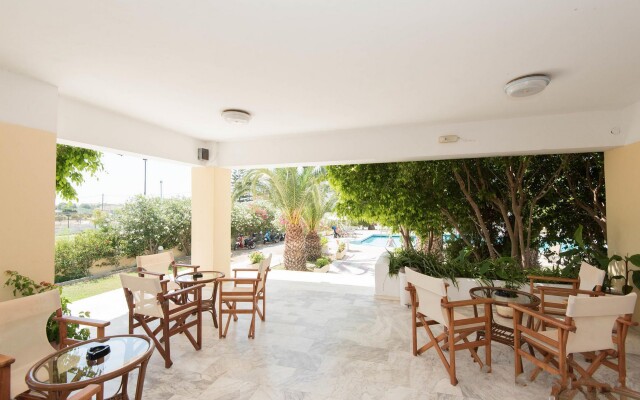 Leonidas Hotel and Studios