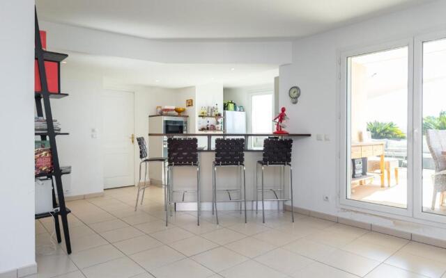 Superb penthouse in centre of Cannes Stunning views air-conditioning internet Near the Palais 532