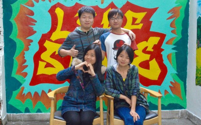 Leaf and Her Friends Youth Hostel