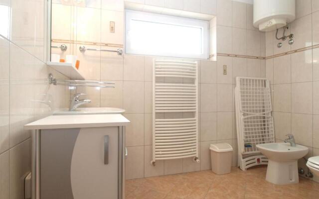 Apartment Alma 1600