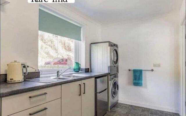 Lovely Apartment 1 King 4 Single Beds