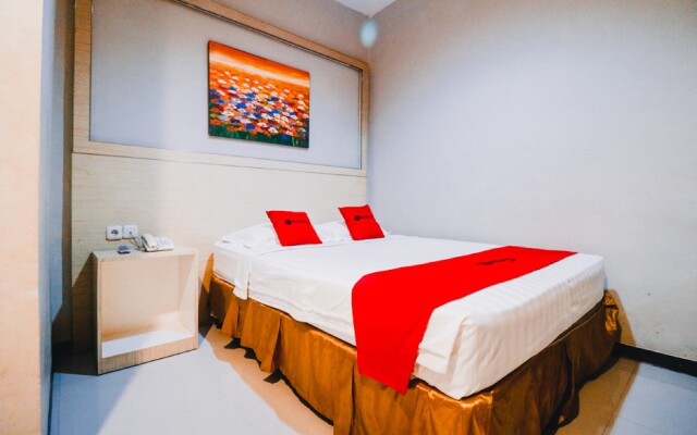 RedDoorz Plus near Sultan Hasanuddin Airport