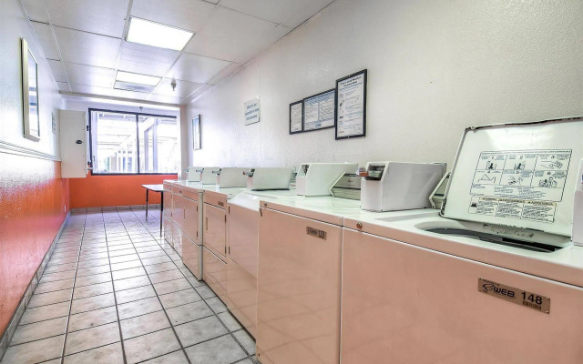 Motel 6 Anaheim Maingate
